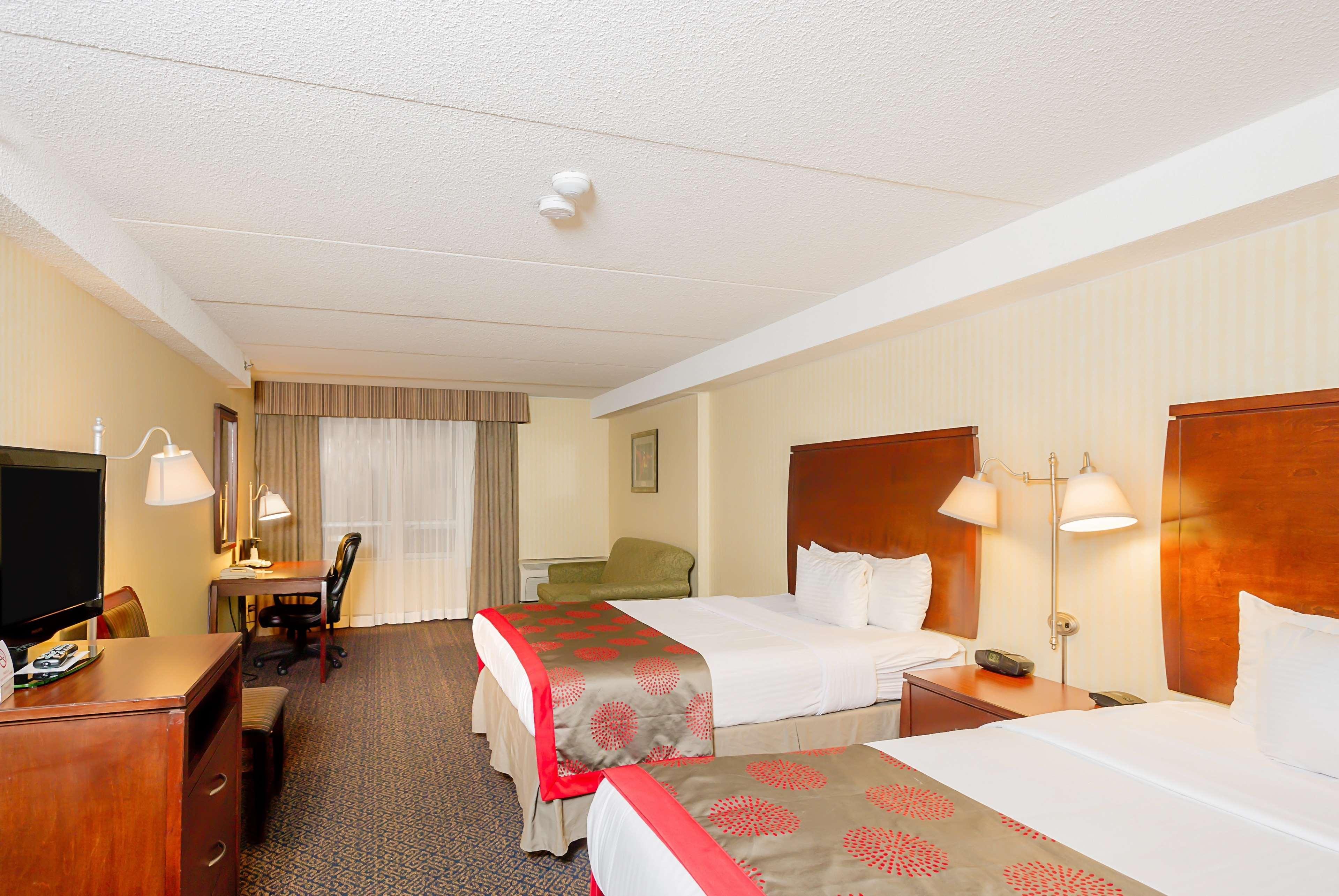 Ramada By Wyndham Niagara Falls By The River Exterior photo