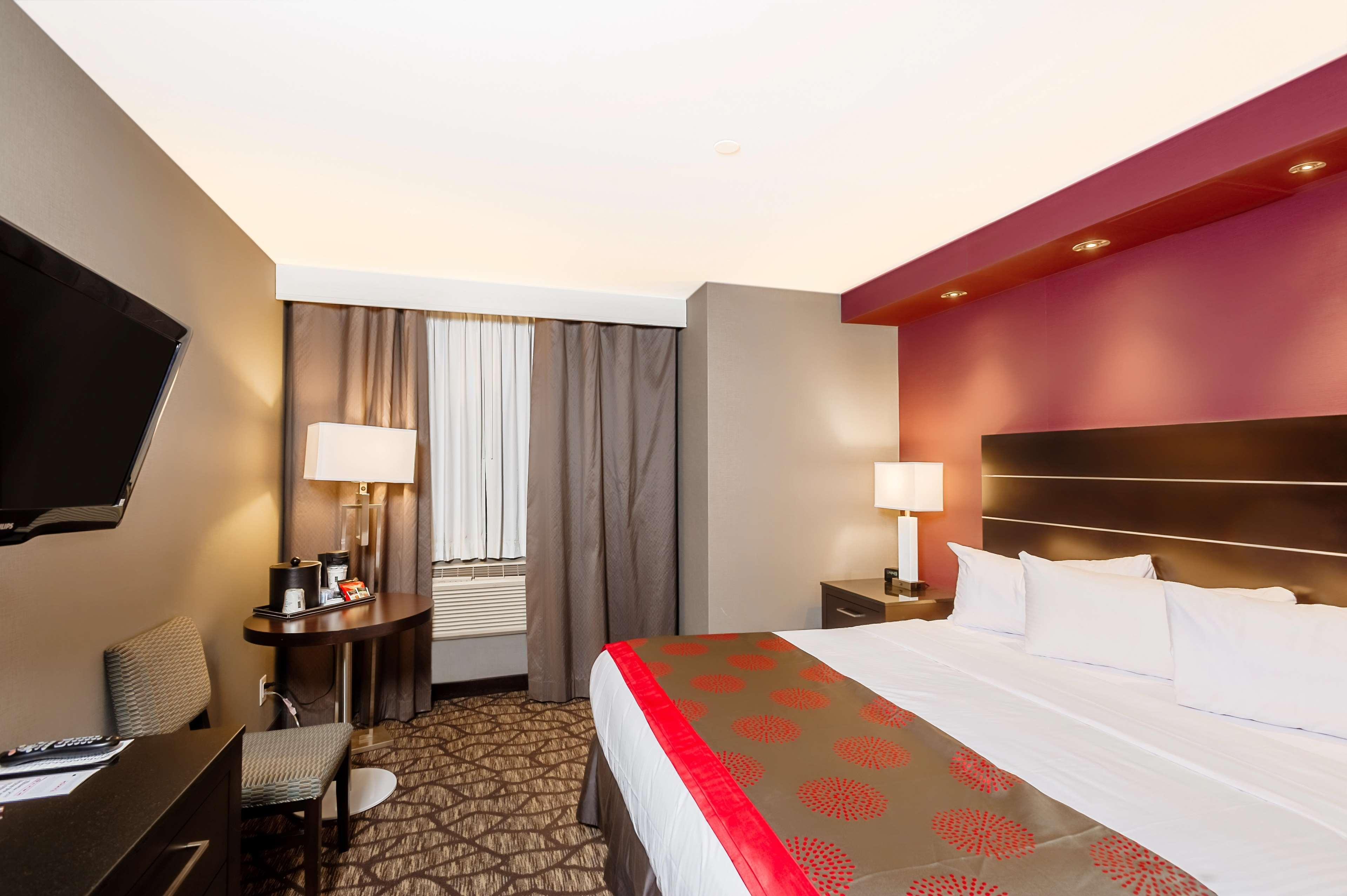 Ramada By Wyndham Niagara Falls By The River Exterior photo
