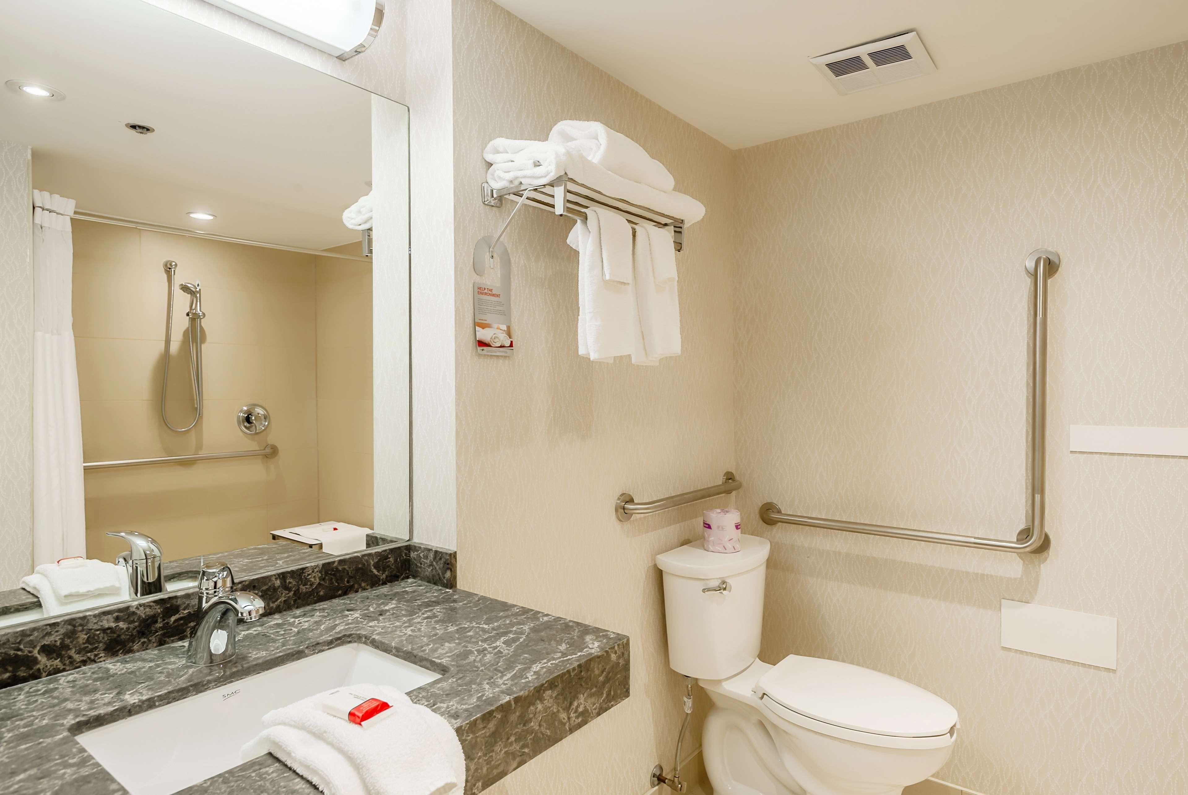 Ramada By Wyndham Niagara Falls By The River Exterior photo