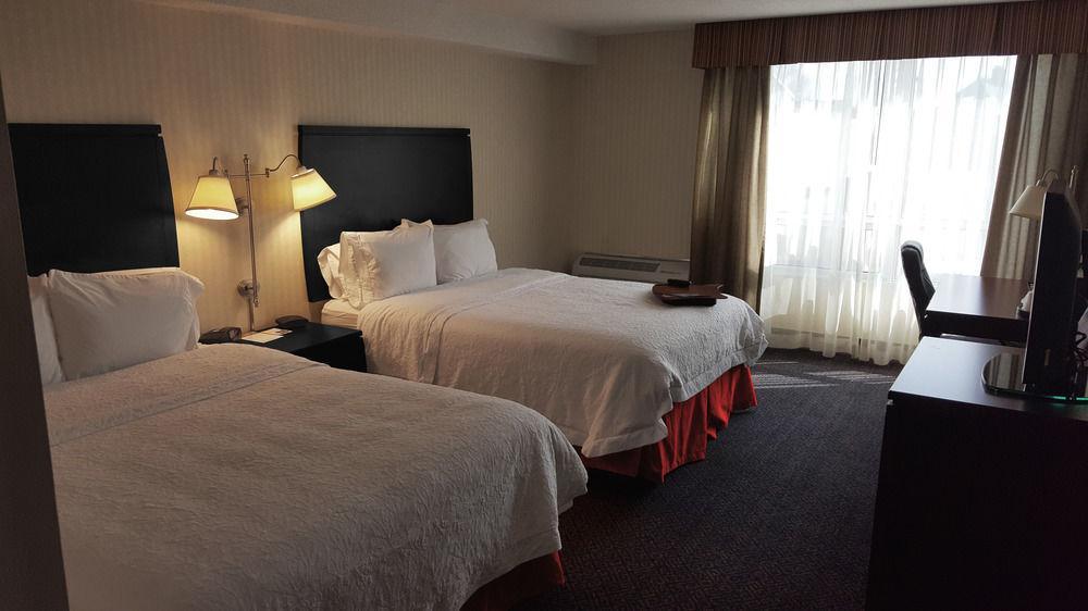 Ramada By Wyndham Niagara Falls By The River Exterior photo