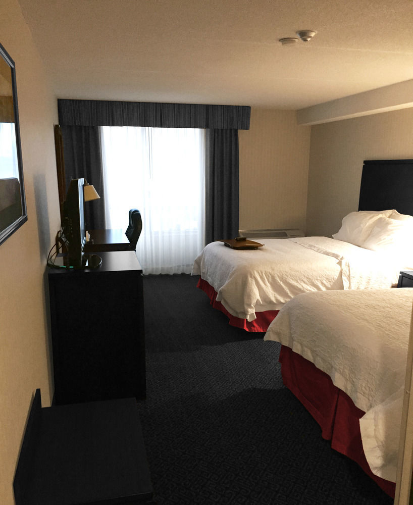 Ramada By Wyndham Niagara Falls By The River Exterior photo