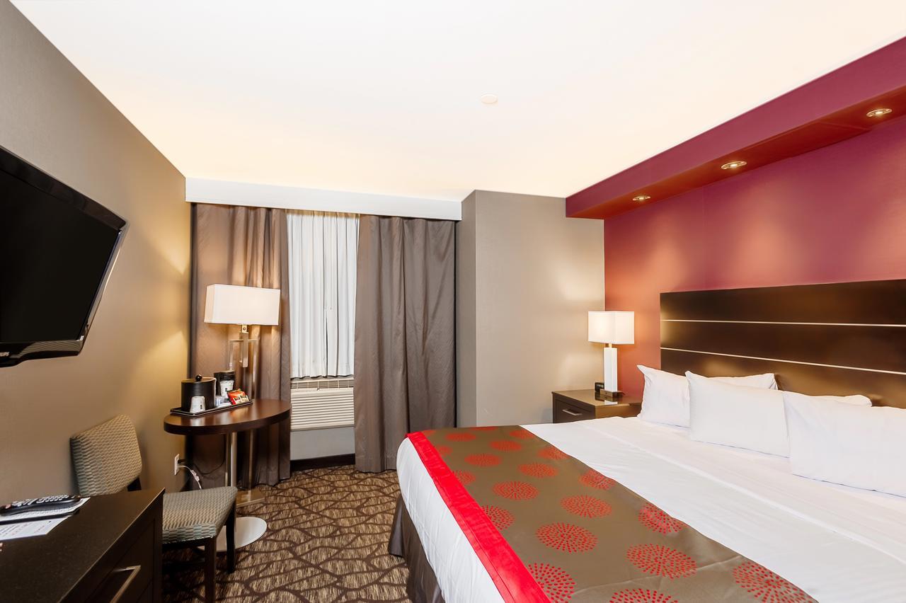 Ramada By Wyndham Niagara Falls By The River Exterior photo