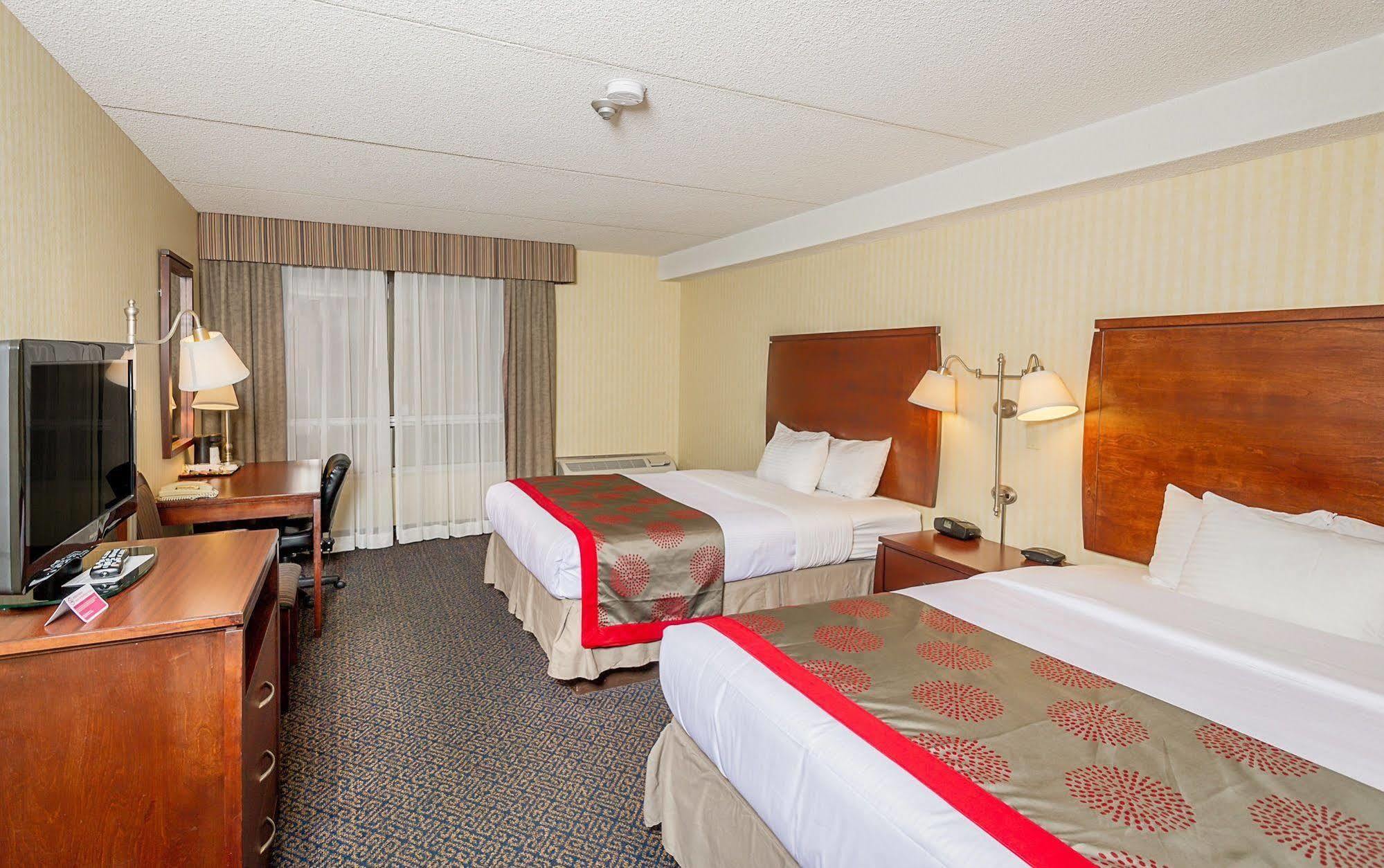 Ramada By Wyndham Niagara Falls By The River Exterior photo