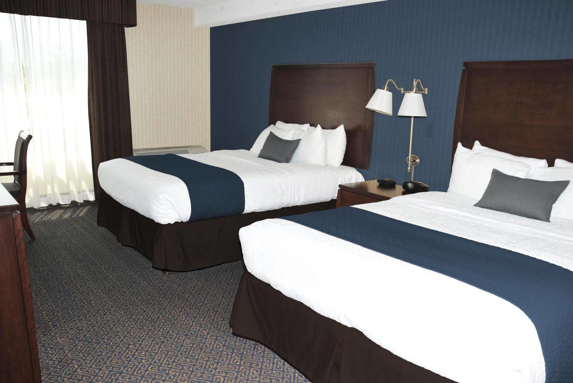 Ramada By Wyndham Niagara Falls By The River Exterior photo