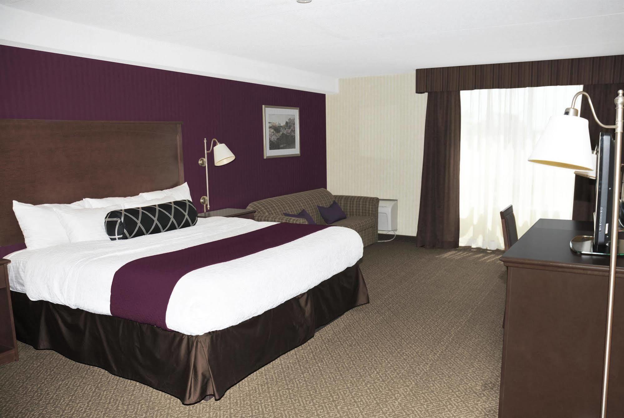 Ramada By Wyndham Niagara Falls By The River Exterior photo