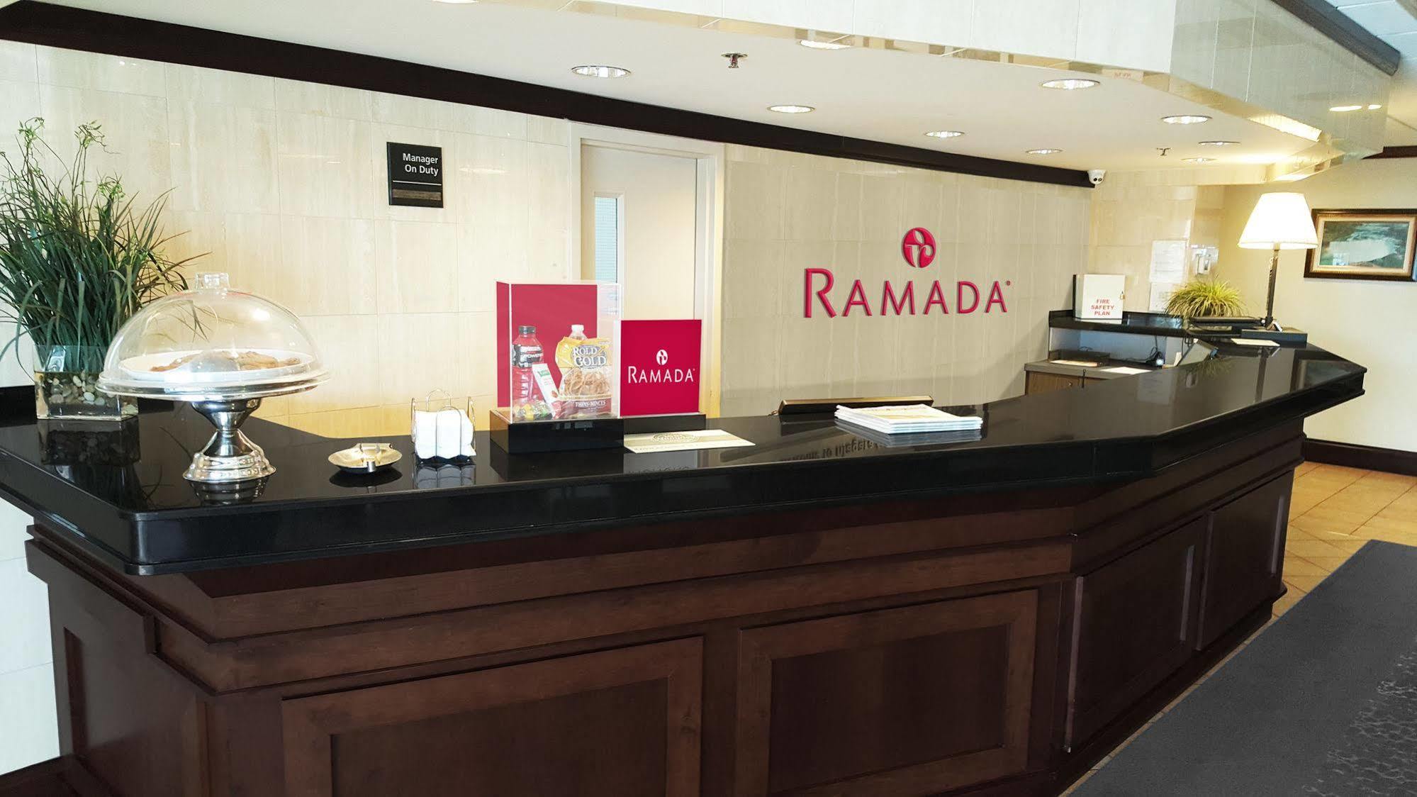 Ramada By Wyndham Niagara Falls By The River Exterior photo